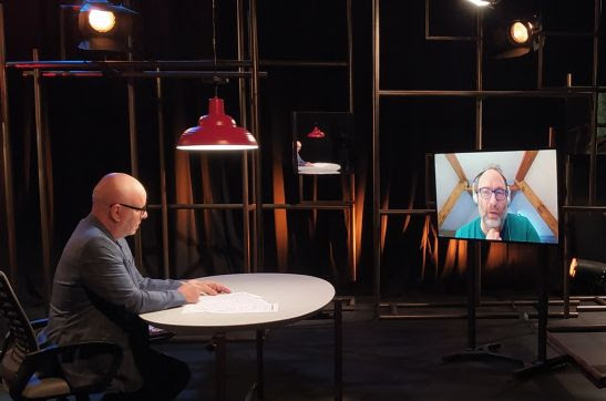 Em conversa com Marcelo Tas, Jimmy Wales fala sobre a plataforma e o perigo da desinformação
