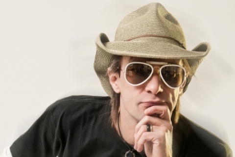 Concerto marca o lançamento da nova música do cantor 'Aqui é nosso lugar', uma declaração de amor para Porto Alegre