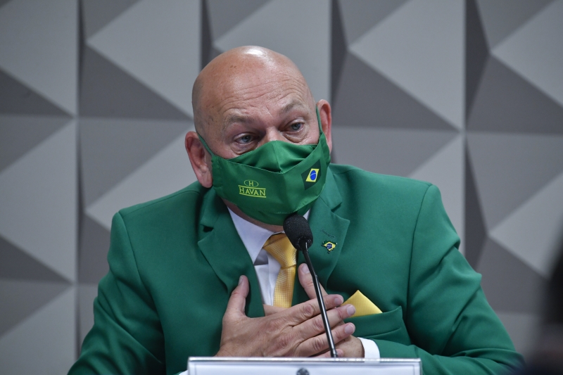 "Meu partido é o Brasil. Continuarei trabalhando para mudar o Brasil, mas não serei político", afirmou o empresário