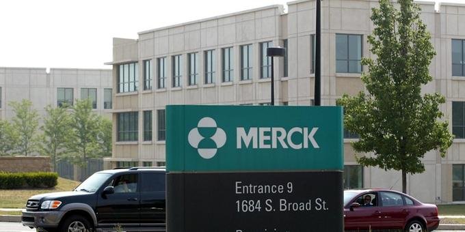 Executivos da Merck e da Pfizer dizem que pretendem apresentar um pedido para uso emergencial antes do fim deste ano