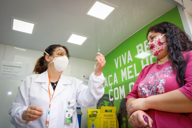 Porto Alegre jáa tem 856.480 pessoas com o esquema vacinal completo
