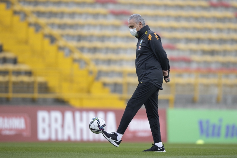 Tite deve utilizar os próximos confrontos para testes no time titular