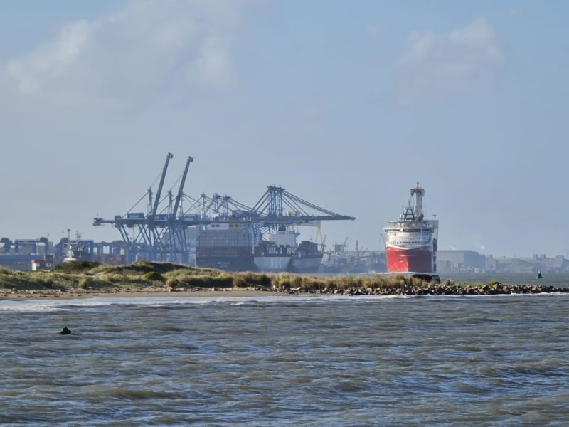 Embarcação tem 158,59 metros de comprimento e 36,8 metros de largura