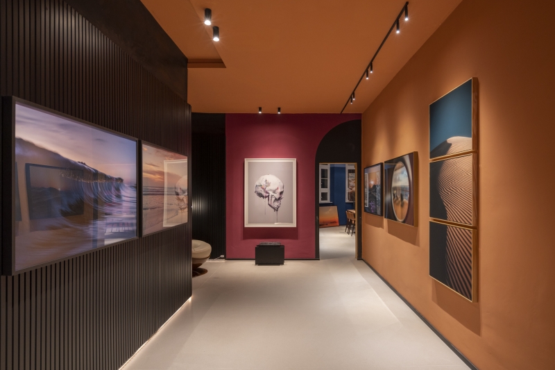 Território Arquitetura apresenta 'Galeria e Loja de Arte', com quadros fotográficos em fineart