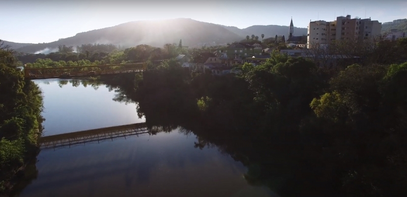Vista do município gaúcho de Feliz, localizado no Vale do Caí, no curta Eu gosto de coisa velha