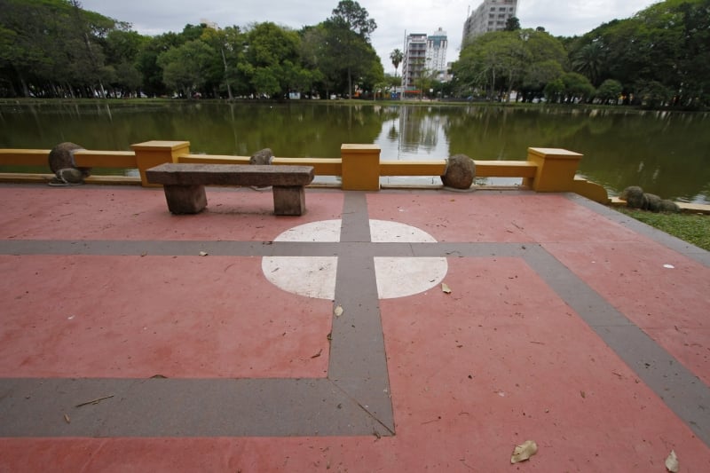 {'nm_midia_inter_thumb1':'https://www.jornaldocomercio.com/_midias/jpg/2021/10/11/206x137/1_ap_11102021___redencao__4_-9440604.jpg', 'id_midia_tipo':'2', 'id_tetag_galer':'', 'id_midia':'61648c3f02933', 'cd_midia':9440604, 'ds_midia_link': 'https://www.jornaldocomercio.com/_midias/jpg/2021/10/11/ap_11102021___redencao__4_-9440604.jpg', 'ds_midia': 'Imagens de pinturas feitas no chão nas margens do laguinho da Redenção de suásticas. ', 'ds_midia_credi': 'ANDRESSA PUFAL/JC', 'ds_midia_titlo': 'Imagens de pinturas feitas no chão nas margens do laguinho da Redenção de suásticas. ', 'cd_tetag': '1', 'cd_midia_w': '800', 'cd_midia_h': '533', 'align': 'Left'}