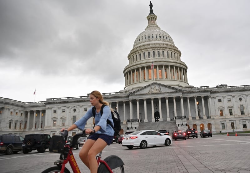 Acordo na Câmara dos Representantes permite cumprimento de obrigações financeiras até o dia 3 de dezembro
