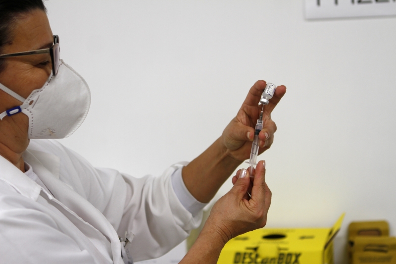 A aplicação da primeira dose continua para os públicos já contemplados anteriormente na campanha