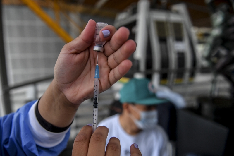 A meta é vacinar pelo menos 40% da população mundial este ano, e 70% até metade de 2022