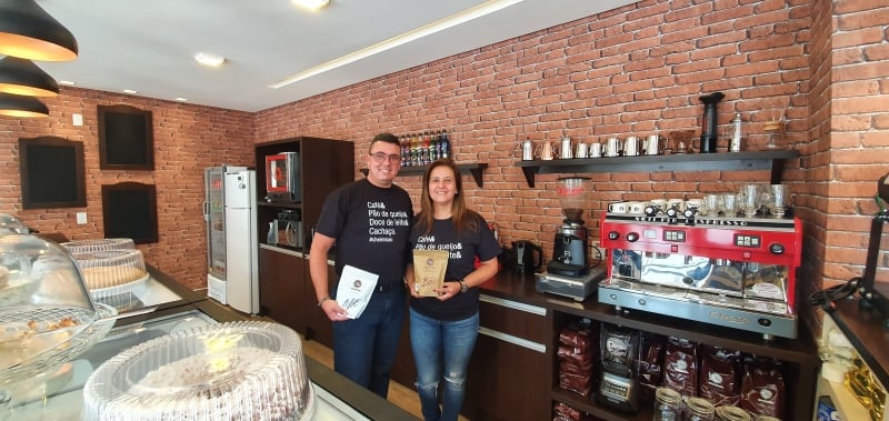 O casal Marcus e Joice est&atilde;o &agrave; frente da terceira unidade da marca Cherin B&atilde;o em Porto Alegre Foto: ISADORA JACOBY/ESPECIAL/JC
