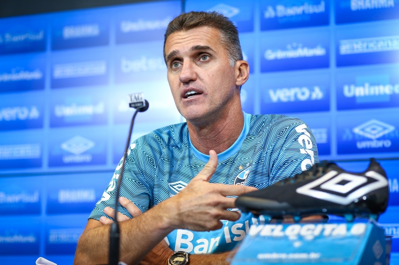 'Temos que acreditar no peso desta camisa', afirma Mancini