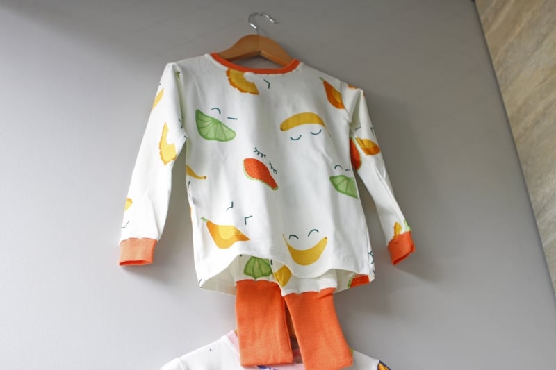 Fotos dos empreendedores que fazem pijamas infantis com livros (Eduardo Farias e esposa). Foto: ANDRESSA PUFAL/JC