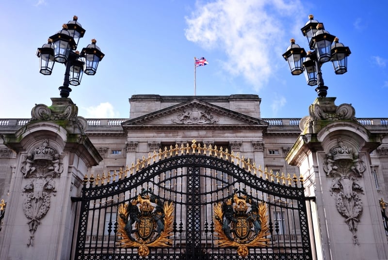 Buckingham Palace is pictured in central London, on January 28, 2014. British lawmakers on Tuesday took aim at Queen Elizabeth II's household accountants, saying they must cut their costs and tackle a huge backlog of repairs to the monarch's crumbling palaces. Some of Buckingham Palace's 775 rooms have not been refurbished for 60 years, a palace official told MPs. AFP PHOTO / CARL COURT

      Caption
