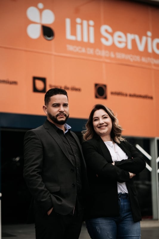 Anderson e Fernanda Costa são empreendedores ramo de transportadoras há 12 anos Foto: DIONATHAN SANTOS/REPRODUÇÃO/JC