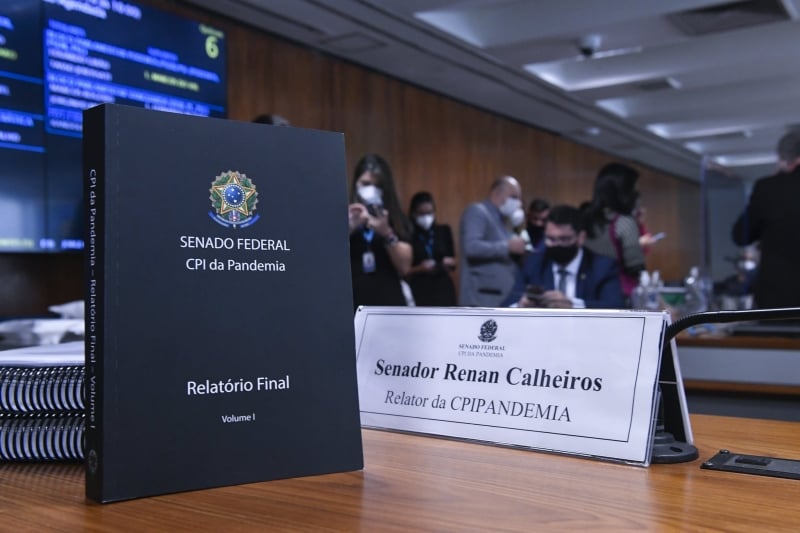 No documento, de 1180 páginas, o relator da comissão pede indiciamentos envolvendo 68 pessoas e empresas, entre elas o presidente Jair Bolsonaro