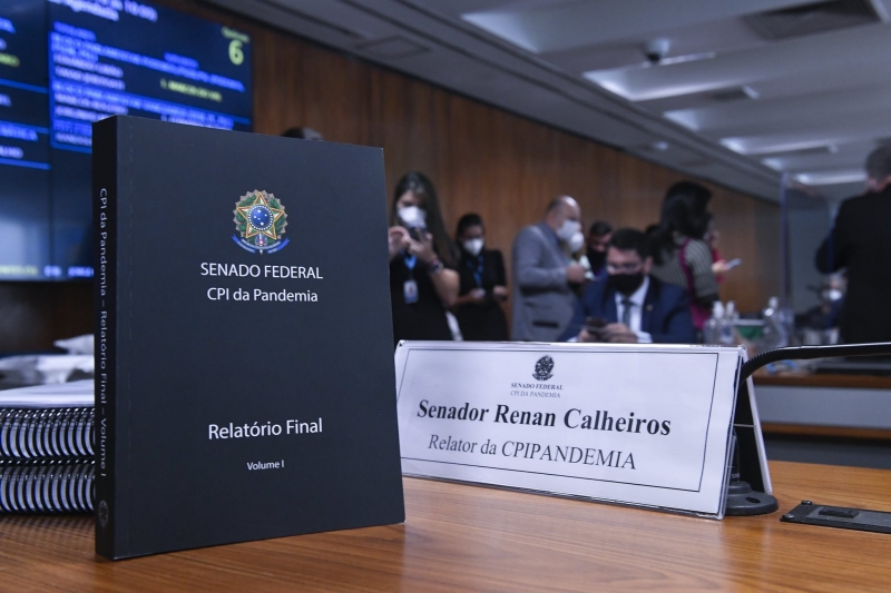 No documento, de 1180 páginas, o relator da comissão pede indiciamentos envolvendo 68 pessoas e empresas, entre elas o presidente Jair Bolsonaro