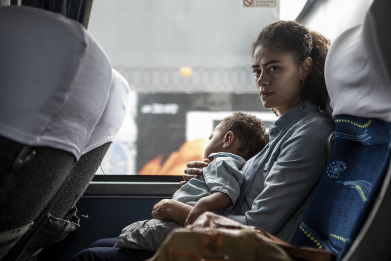 Diana (Ana Flavia Cavalcanti) vai embora com o filho Francisco
