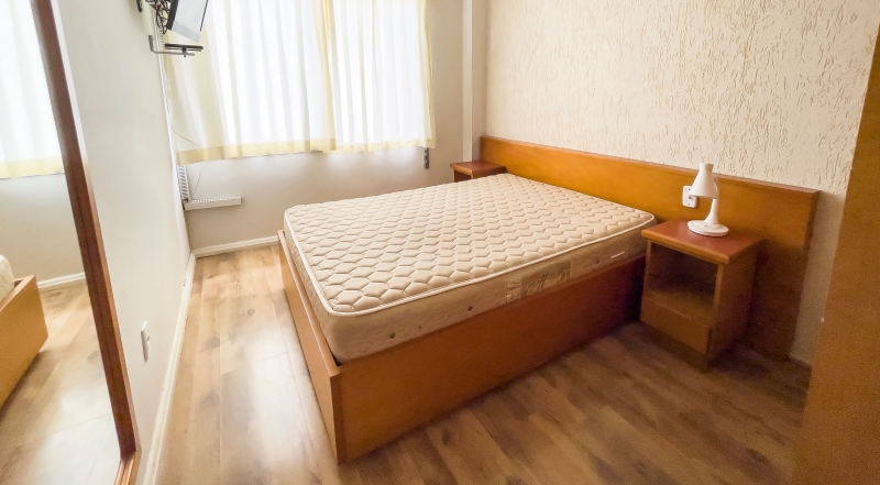 {'nm_midia_inter_thumb1':'https://www.jornaldocomercio.com/_midias/jpg/2021/10/23/206x137/1_hotel_lar_residence_quarto-9451693.jpg', 'id_midia_tipo':'2', 'id_tetag_galer':'', 'id_midia':'6174628cb8bb9', 'cd_midia':9451693, 'ds_midia_link': 'https://www.jornaldocomercio.com/_midias/jpg/2021/10/23/hotel_lar_residence_quarto-9451693.jpg', 'ds_midia': 'Quarto do Hotel Lar Residence, que encerrou as atividades neste ano e está vendendo as unidades separadamente', 'ds_midia_credi': '/DIVULGAÇÃO/JC', 'ds_midia_titlo': 'Quarto do Hotel Lar Residence, que encerrou as atividades neste ano e está vendendo as unidades separadamente', 'cd_tetag': '1', 'cd_midia_w': '800', 'cd_midia_h': '441', 'align': 'Left'}