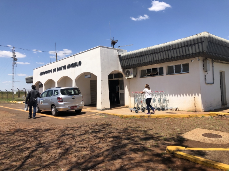 {'nm_midia_inter_thumb1':'https://www.jornaldocomercio.com/_midias/jpg/2021/10/24/206x137/1_plano_de_voo_terminal_santo_angelo-9451919.jpg', 'id_midia_tipo':'2', 'id_tetag_galer':'', 'id_midia':'6175c1c0c13a8', 'cd_midia':9451919, 'ds_midia_link': 'https://www.jornaldocomercio.com/_midias/jpg/2021/10/24/plano_de_voo_terminal_santo_angelo-9451919.jpg', 'ds_midia': 'Economia - aviação - série Plano de Voo - terminal Aeroporto de Santo Ângelo - Sepé Tiaraju - estrutura pequena - deve ter ampliação - infraestrutura ', 'ds_midia_credi': 'PATRICIA COMUNELLO/ESPECIAL/JC', 'ds_midia_titlo': 'Economia - aviação - série Plano de Voo - terminal Aeroporto de Santo Ângelo - Sepé Tiaraju - estrutura pequena - deve ter ampliação - infraestrutura ', 'cd_tetag': '1', 'cd_midia_w': '800', 'cd_midia_h': '600', 'align': 'Left'}