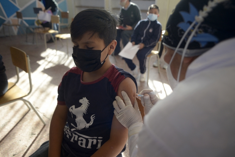 Comissão do Senado aprova programa de vacinação em escolas