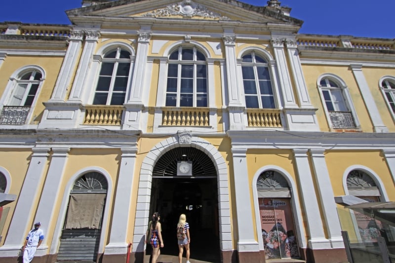 De acordo com o edital, a tonalidade da cor original do prédio deve ser mantida na área externa