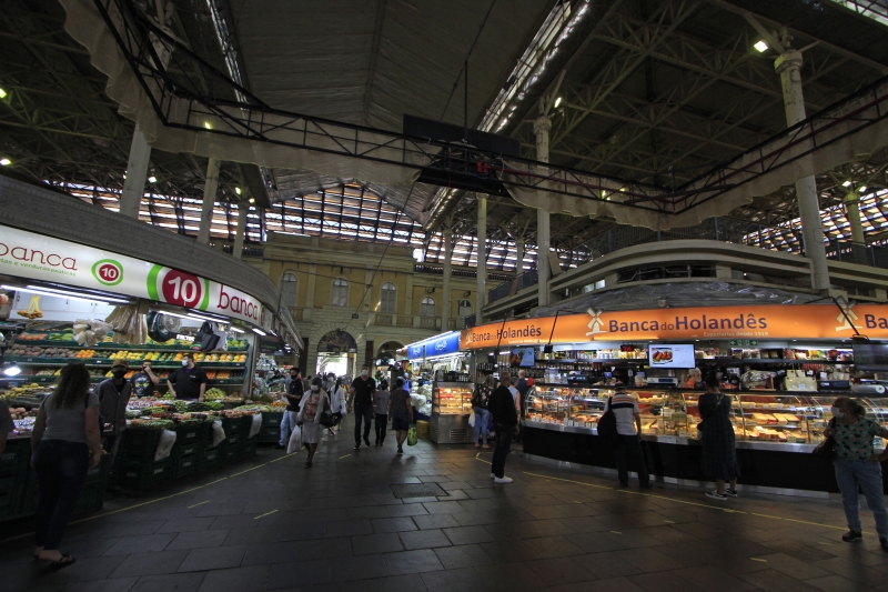 {'nm_midia_inter_thumb1':'https://www.jornaldocomercio.com/_midias/jpg/2021/10/26/206x137/1_ap_26102021___mercado__4_-9453383.jpg', 'id_midia_tipo':'2', 'id_tetag_galer':'', 'id_midia':'6178590d5e7d9', 'cd_midia':9453383, 'ds_midia_link': 'https://www.jornaldocomercio.com/_midias/jpg/2021/10/26/ap_26102021___mercado__4_-9453383.jpg', 'ds_midia': 'Mercado Público de Porto Alegre  - Varejo  - Alimentos', 'ds_midia_credi': 'ANDRESSA PUFAL/JC', 'ds_midia_titlo': 'Mercado Público de Porto Alegre  - Varejo  - Alimentos', 'cd_tetag': '1', 'cd_midia_w': '800', 'cd_midia_h': '533', 'align': 'Left'}