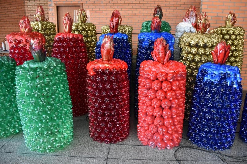 Garrafas pet coletadas viram em peças decorativas para o Natal de Nova  Petrópolis