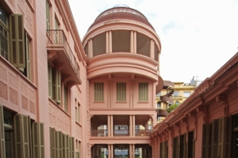 Obra icônica do alemão Theo Wiederspahn, o Hotel Majestic foi reconfigurado para abrigar a Casa de Cultura Mario Quintana, hoje um símbolo da Capital