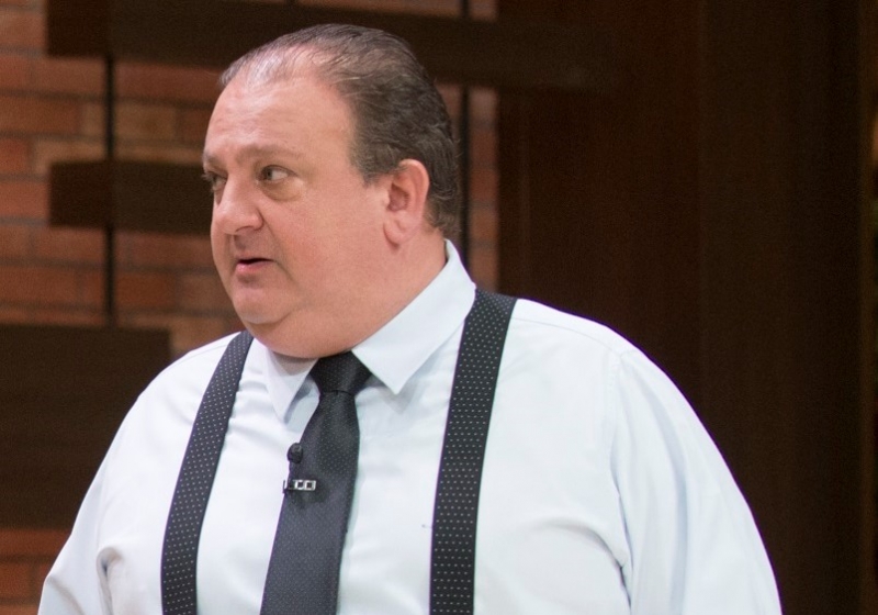 O chef integra uma conversa sobre comida e radicalizações
