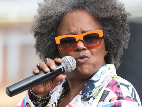 Cantora fala sobre orgulho negro e seu atual relacionamento
