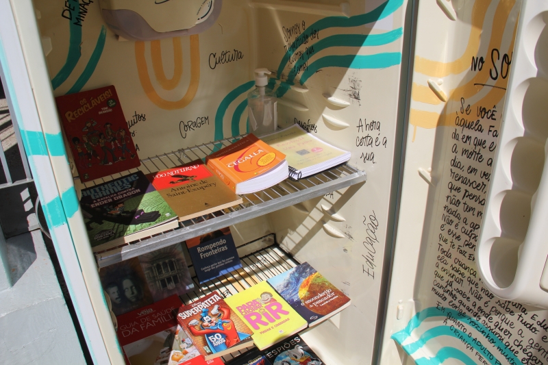 Chamada de Geloteca, projeto é desenvolvido junto à Feira do Livro