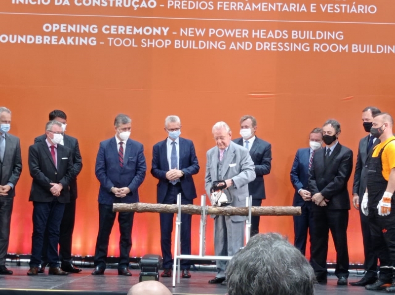 {'nm_midia_inter_thumb1':'https://www.jornaldocomercio.com/_midias/jpg/2021/11/04/206x137/1_hans_peter_stihl__presidente_honorario_do_conselho_consultivo_do_grupo_stihl-9461678.jpg', 'id_midia_tipo':'2', 'id_tetag_galer':'', 'id_midia':'6183e0273286f', 'cd_midia':9461678, 'ds_midia_link': 'https://www.jornaldocomercio.com/_midias/jpg/2021/11/04/hans_peter_stihl__presidente_honorario_do_conselho_consultivo_do_grupo_stihl-9461678.jpg', 'ds_midia': 'Hans Peter Stihl, presidente honorário do Conselho Consultivo do Grupo Stihl', 'ds_midia_credi': 'JULIANO TATSCH/ESPECIAL/JC', 'ds_midia_titlo': 'Hans Peter Stihl, presidente honorário do Conselho Consultivo do Grupo Stihl', 'cd_tetag': '1', 'cd_midia_w': '800', 'cd_midia_h': '598', 'align': 'Left'}