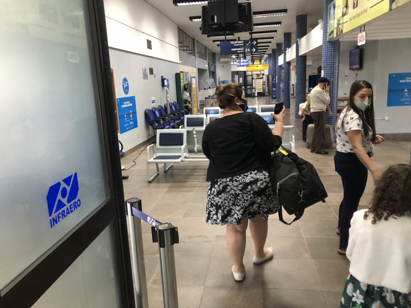 {'nm_midia_inter_thumb1':'https://www.jornaldocomercio.com/_midias/jpg/2021/11/04/206x137/1_img_4727-9462771.jpg', 'id_midia_tipo':'2', 'id_tetag_galer':'', 'id_midia':'618478bf59720', 'cd_midia':9462771, 'ds_midia_link': 'https://www.jornaldocomercio.com/_midias/jpg/2021/11/04/img_4727-9462771.jpg', 'ds_midia': 'Plano de Voo - série - Aeroporto Internacional João Simões Lopes Neto - de Pelotas - área interna -- terminal - saguão', 'ds_midia_credi': 'PATRICIA COMUNELLO/ESPECIAL/JC', 'ds_midia_titlo': 'Plano de Voo - série - Aeroporto Internacional João Simões Lopes Neto - de Pelotas - área interna -- terminal - saguão', 'cd_tetag': '1', 'cd_midia_w': '800', 'cd_midia_h': '600', 'align': 'Left'}