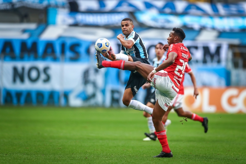 No cl&aacute;ssico do primeiro turno deste Brasileiro, Gr&ecirc;mio e Inter empataram sem gols
