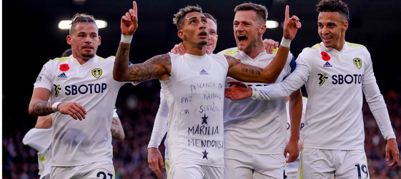 Na comemoração do gol, Raphinha mostrou a mensagem à cantora