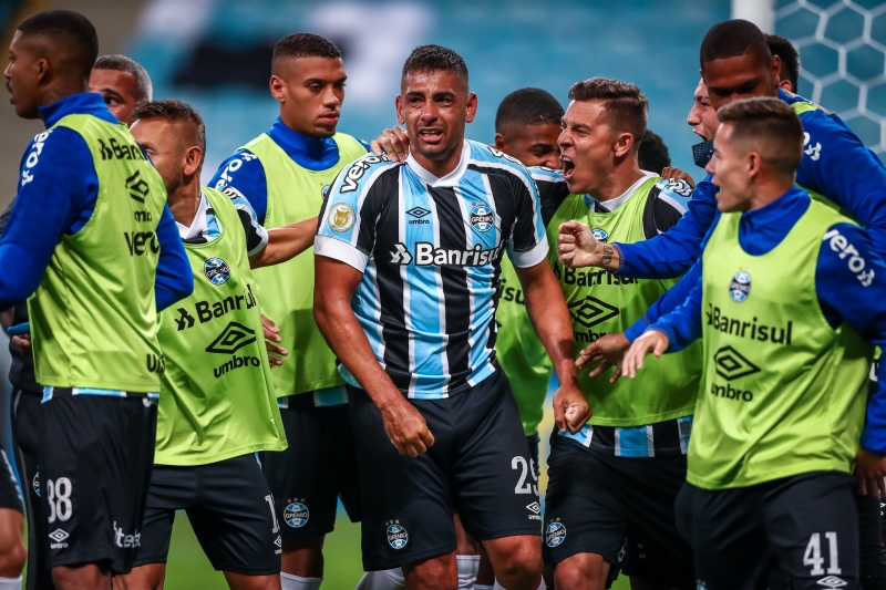 Diego Souza foi o autor do gol da vitória que mantém as esperanças vivas na luta contra o rebaixamento