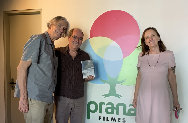 Gerbase e Luli, da Prana Filmes, com o autor de 'A filha do Dilúvio", Miguel da Costa Franco (centro)