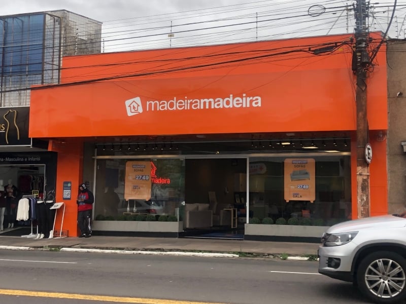 Marca de mobili&aacute;rio prev&ecirc; novas lojas em Porto Alegre e amplia tamb&eacute;m log&iacute;stica e servi&ccedil;os
