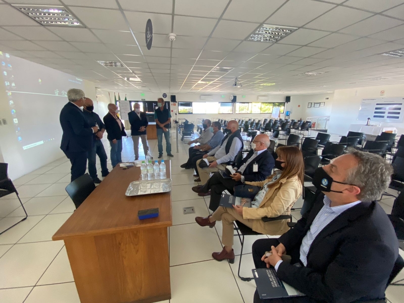 {'nm_midia_inter_thumb1':'https://www.jornaldocomercio.com/_midias/jpg/2021/11/10/206x137/1_uruguai2-9468417.jpeg', 'id_midia_tipo':'2', 'id_tetag_galer':'', 'id_midia':'618c14f4aea61', 'cd_midia':9468417, 'ds_midia_link': 'https://www.jornaldocomercio.com/_midias/jpg/2021/11/10/uruguai2-9468417.jpeg', 'ds_midia': 'Comitiva uruguaia foi recebida pelo superintendente do Portos RS, Fernando Estima', 'ds_midia_credi': 'Comunicação Portos RS/Divulgação/JC', 'ds_midia_titlo': 'Comitiva uruguaia foi recebida pelo superintendente do Portos RS, Fernando Estima', 'cd_tetag': '1', 'cd_midia_w': '800', 'cd_midia_h': '600', 'align': 'Left'}