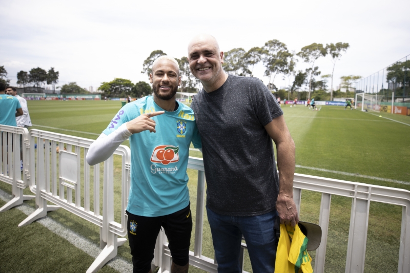 Ex-goleiro da Seleção Marcos foi ao local dos treinos e conversou com jogadores, como Neymar