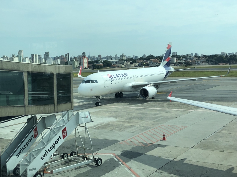 O voo direto decola de Curitiba às 14h das segundas-feiras, quartas-feiras, sábados e domingos