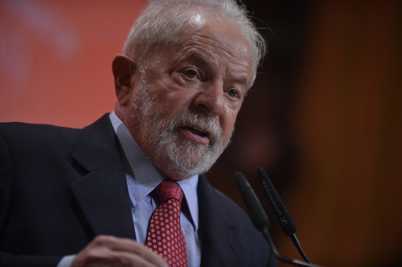 "Não é possível que a gente perca nossa referência com os trabalhadores", disse Lula ao criticar Bolsonaro
