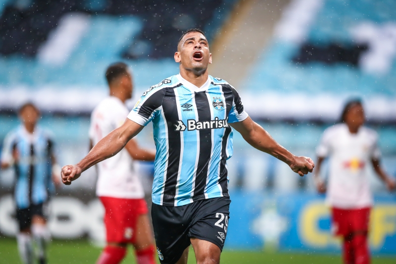 Diego Souza marcou logo no início do jogo, abrindo caminho da goleada