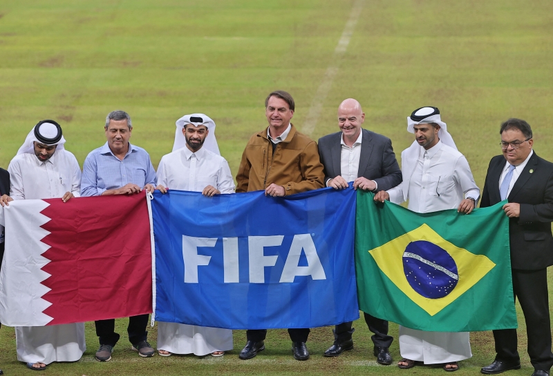Bolsonaro e Infantino visitaram o estádio que sediará a grande final do Mundial de 2022