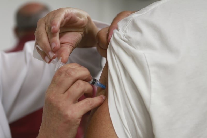 O percentual ficou acima de 100% pois a aplicação das vacinas estende-se também a moradores de outros municípios