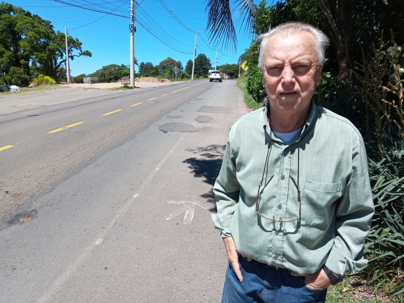 Aposentado Darci Tomazi diz que estrada é muito estreita para o trânsito que recebe