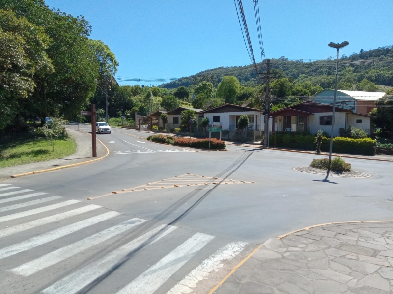 Mesmo com trecho sem pavimentação, estrada é usada como alternativa para a região das Hortênsias