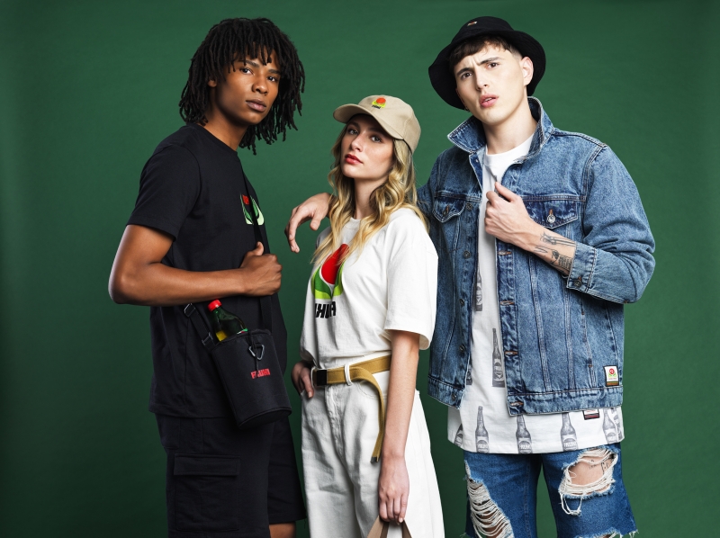 Campanha quer conectar a memória afetiva da bebida com a moda focada em jovens