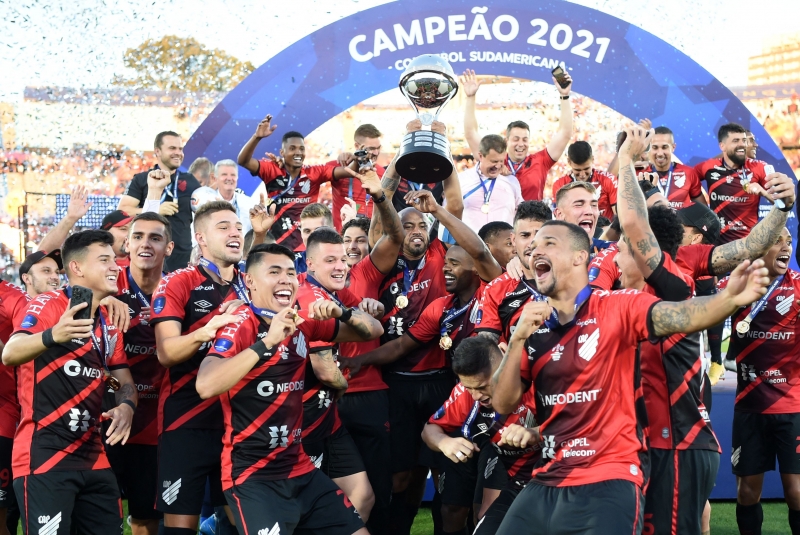 Organizado técnica e financeiramente, o Athletico se consolida no cenário sul-americano com mais um título
