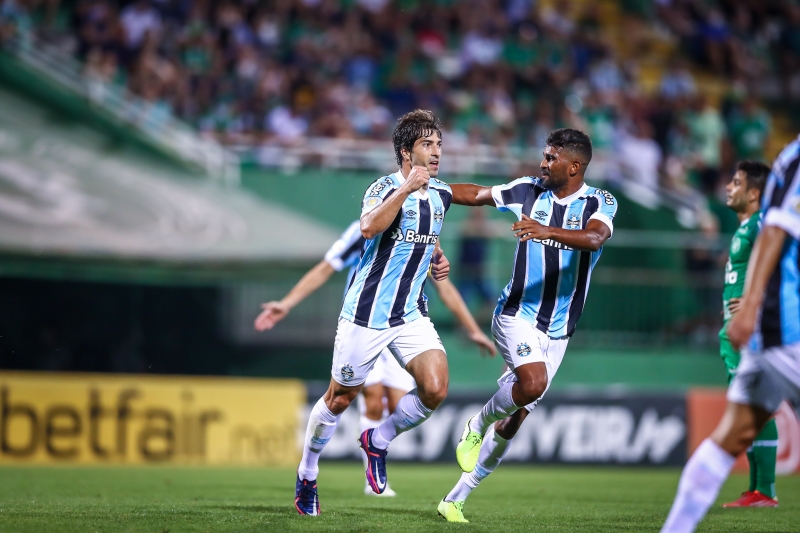 Melhor em campo, Lucas Silva abriu o caminho da vitória com um belo gol de fora da área